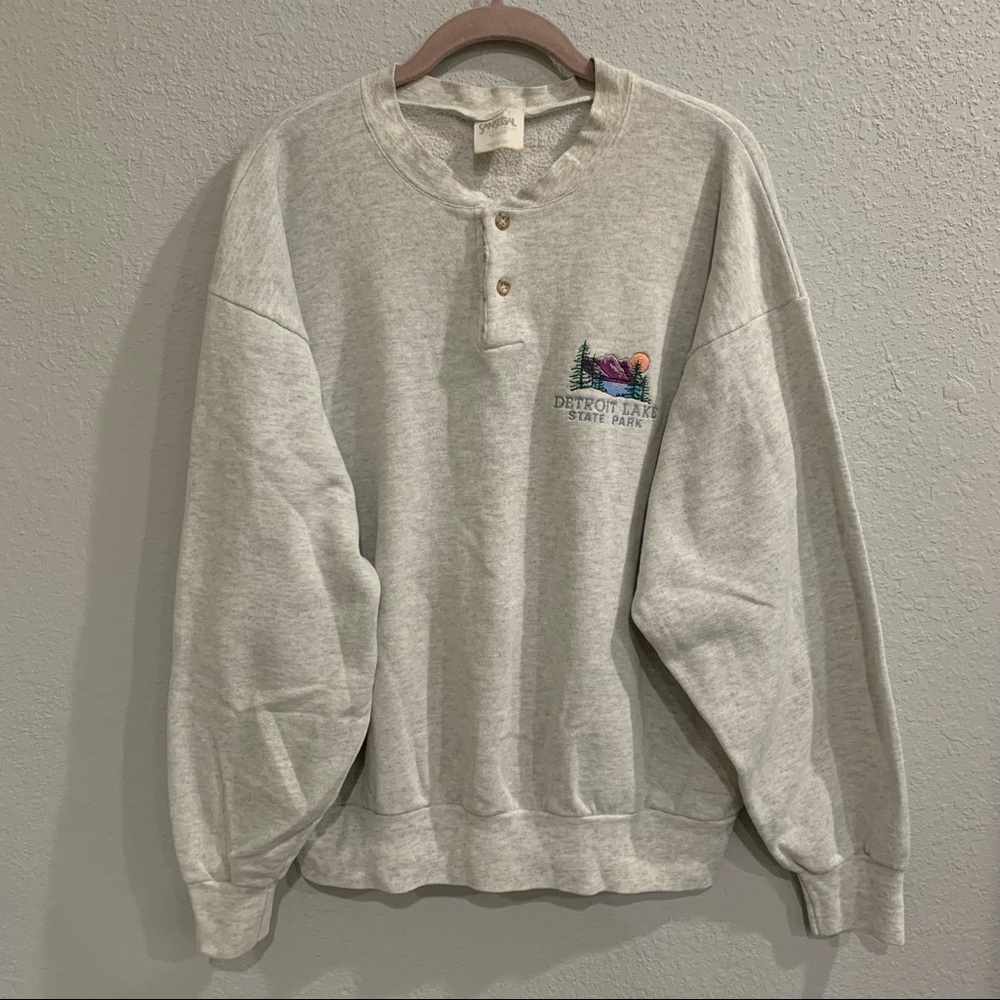 Vintage 1990’s Embroidered Detroit Lake State Park sweatshirt